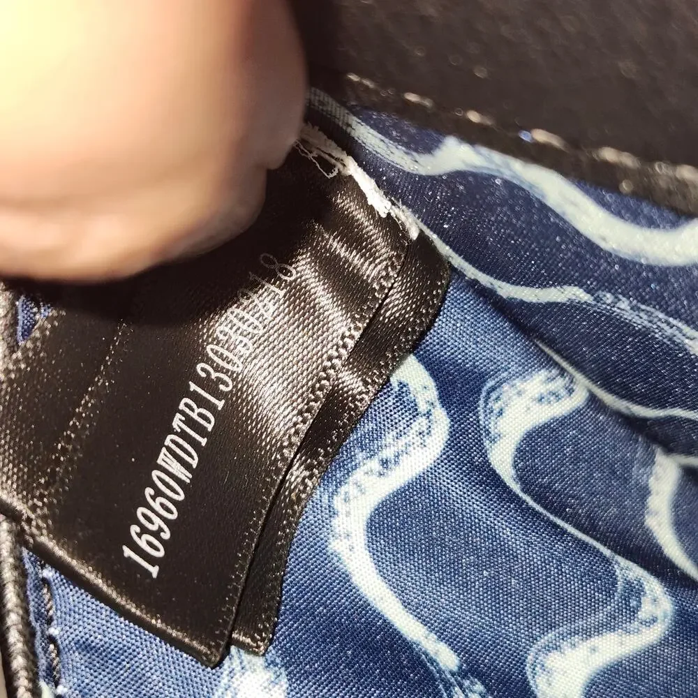 Loungefly Nemo & Dory Heart Logo Crossbody Wallet • 2018 • NWT • VHTF - Picture 8 of 13